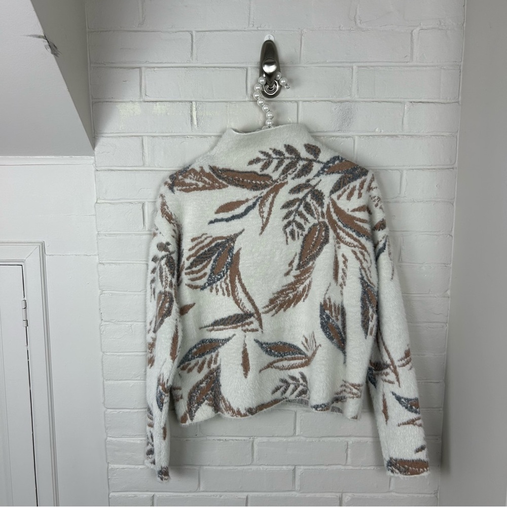 NWT Tahari Fuzzy Knit Patterned Sweater Size XS - Picture 11 of 11